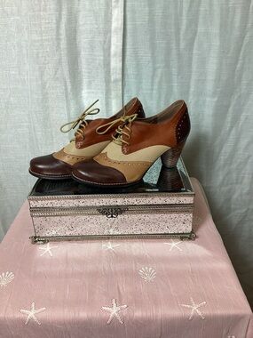 L’Artiste by Spring Step Bardot Pumps; Size 9